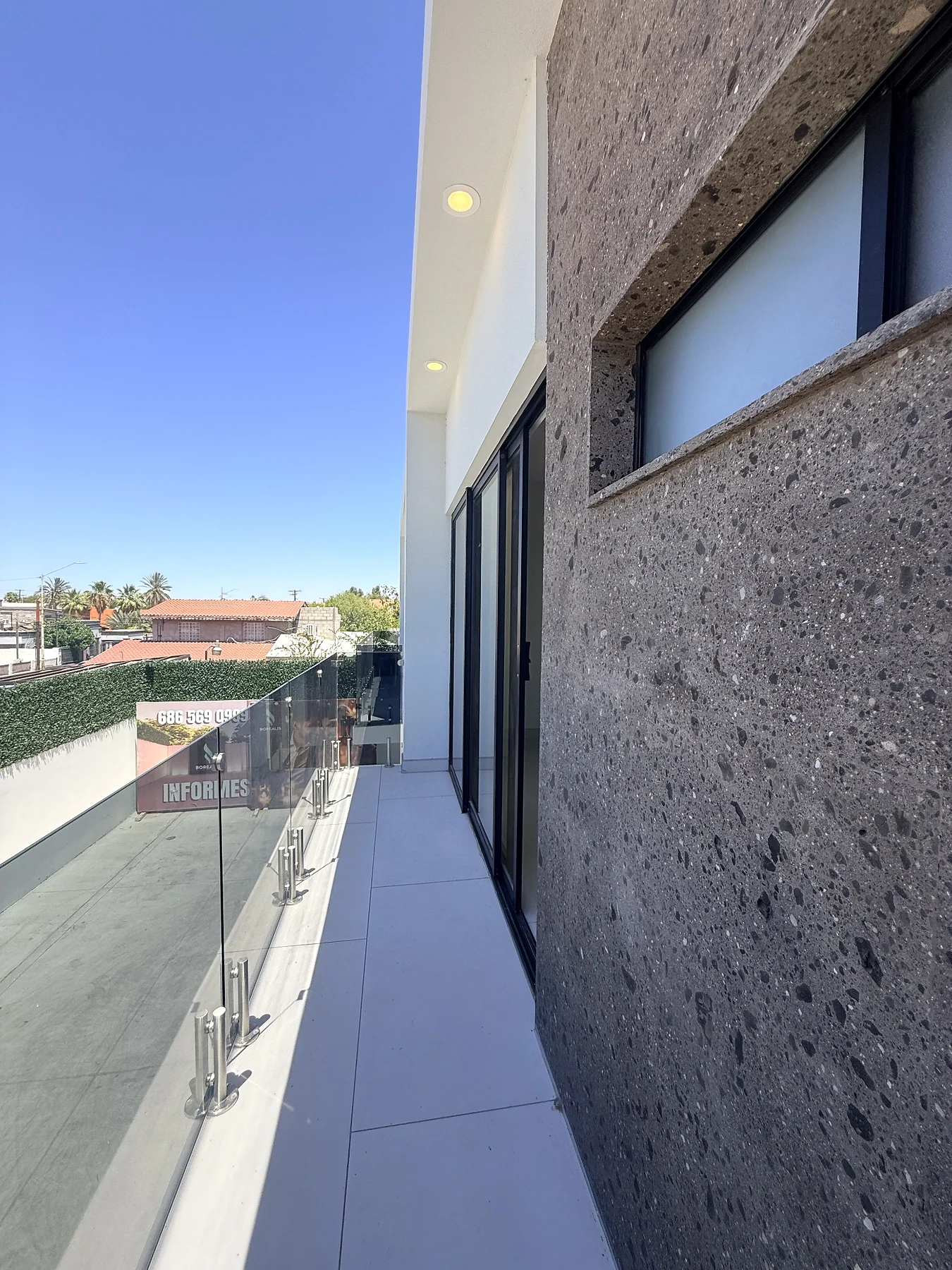 Balcón con vidrio templado de Privada Borealis