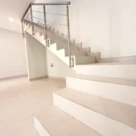 Privada Borealis — escalera